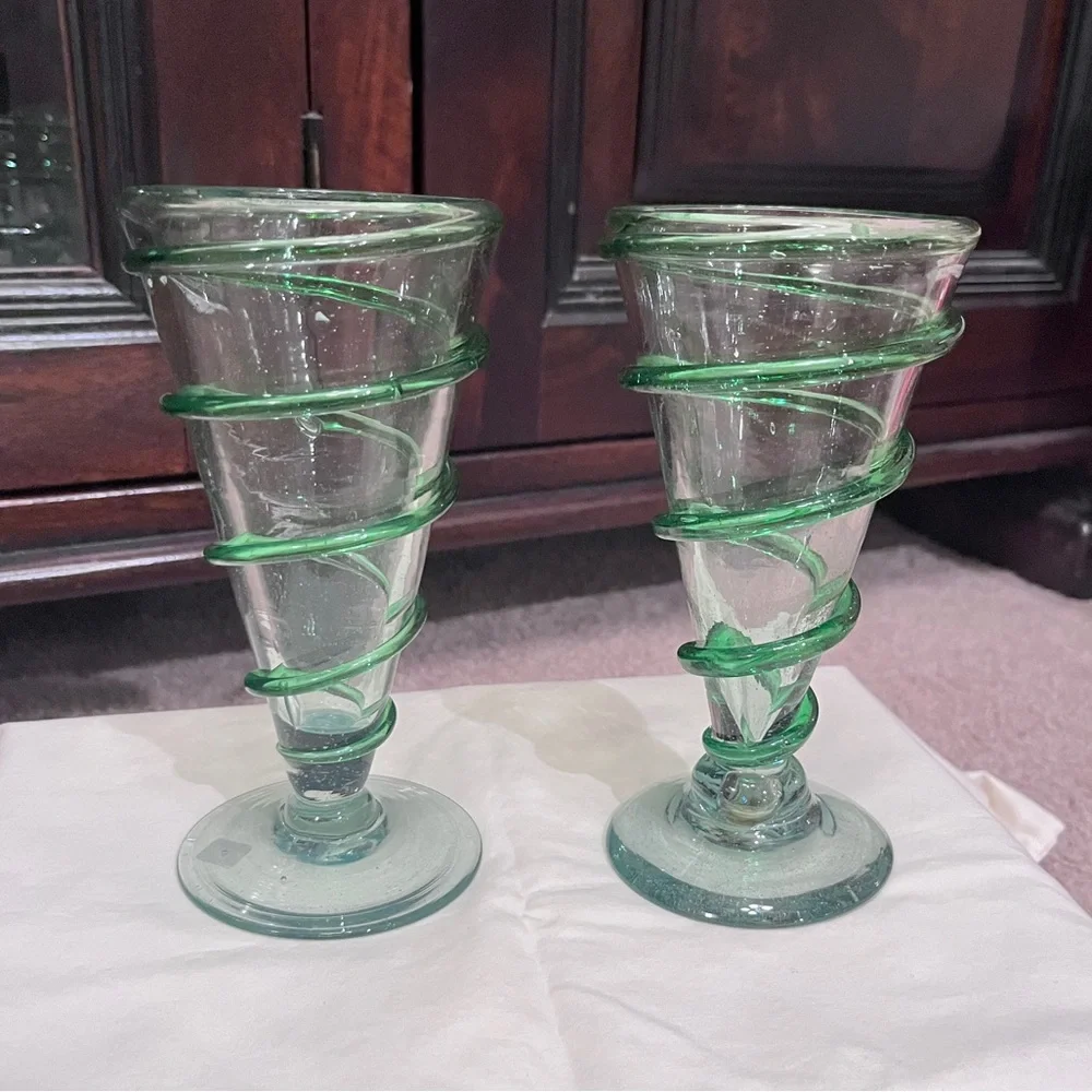 Mexican Hand Blown Art Glass Green Spiral Swirl Goblets Set of 2 Vintage